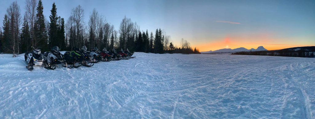 Scootertur i Hattfjelldal med Mosjøen snøscooterutleie.