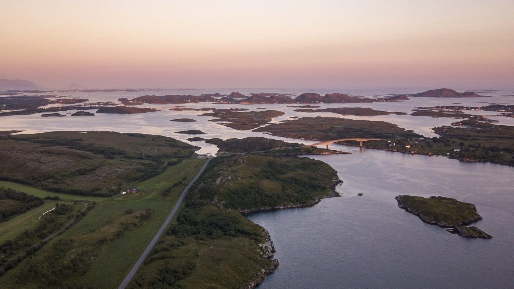 web-sykkel_herøy_200718_06_foto-jonaberglund-VH Herøy og Dønna, med Herøybrua mellom