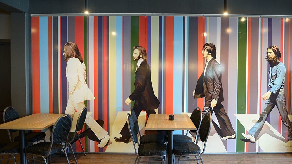 KRED Pub&Cafè Beatles på veggen