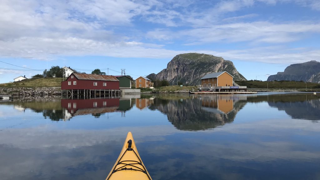 Kajakkpadler på tur inn mot Støtt Brygge