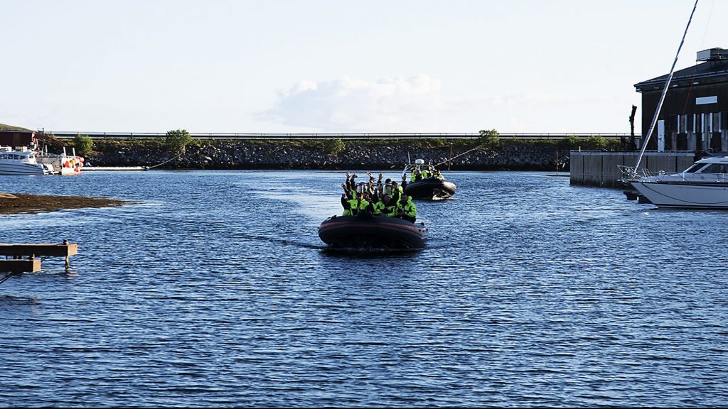 Støtt Brygge-Rib-Foto: Magne Myrvold Gruppe i to Rib-båter på tur inn havna på Støtt