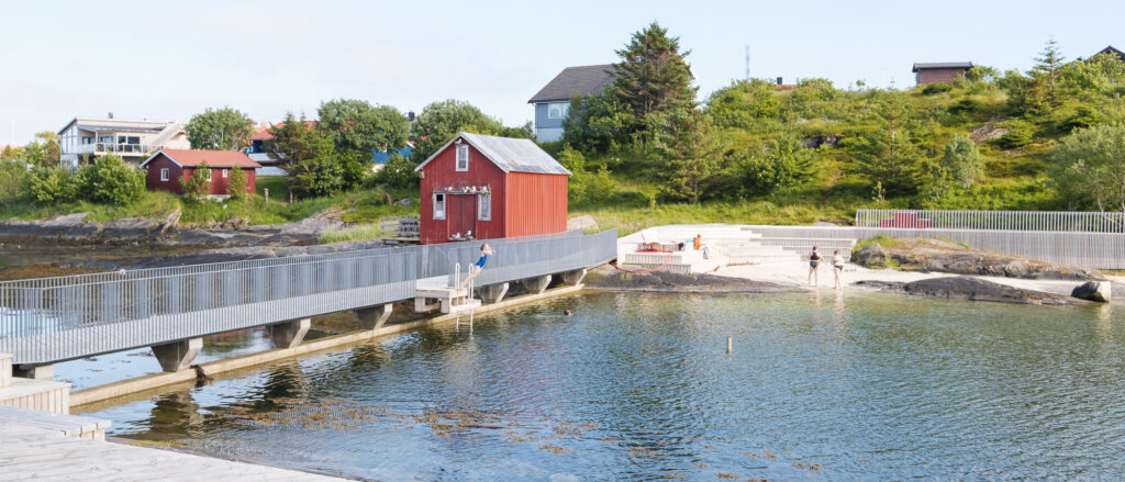 Badebrygge på Bystranda på Lovund