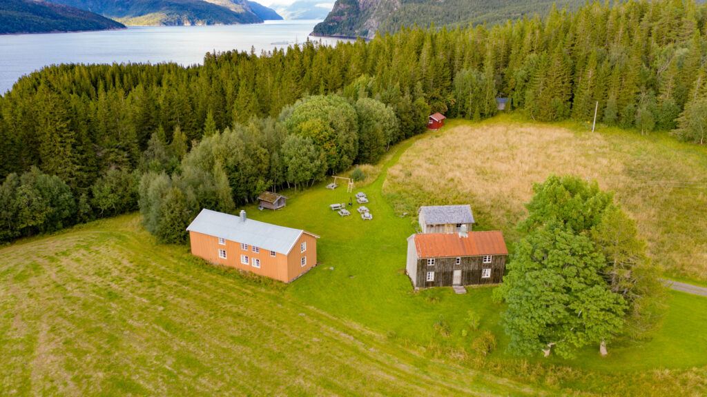 Dronefoto tatt ovenfra av Bindal Museum