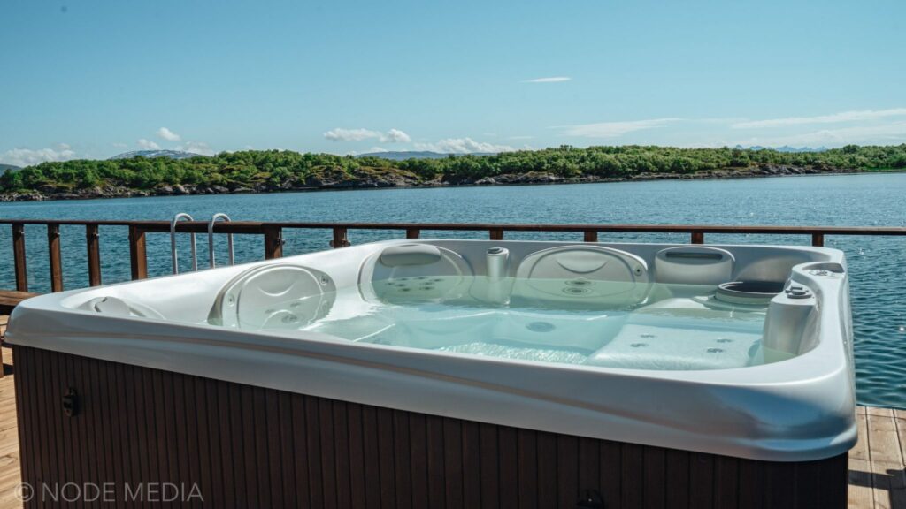 Jacuzzi hos Helgeland Havhus