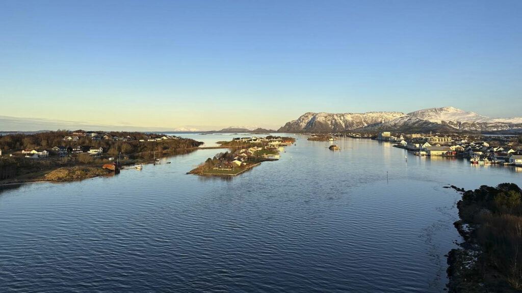 Utsikt over Brønnøysund en fin vinterdag