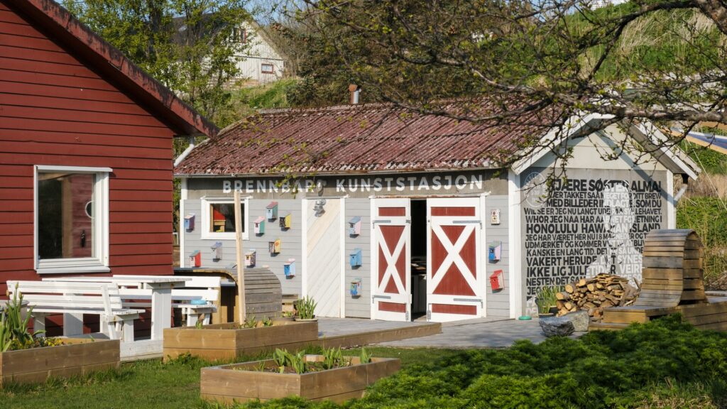 Træna Museum på Husøy i Træna en fin vårdag