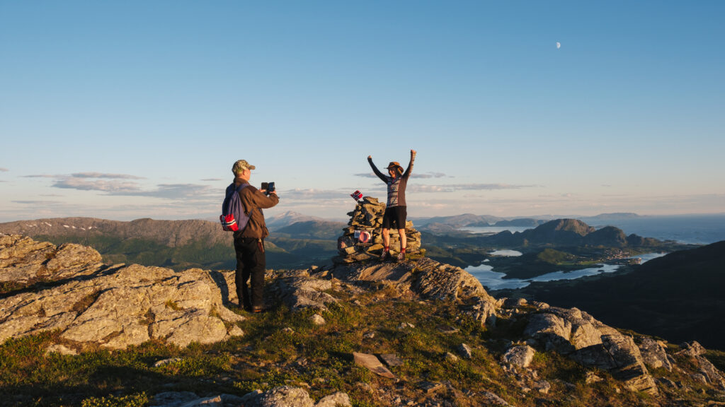 Tur til Ryptinden i Sømna i midnattssol