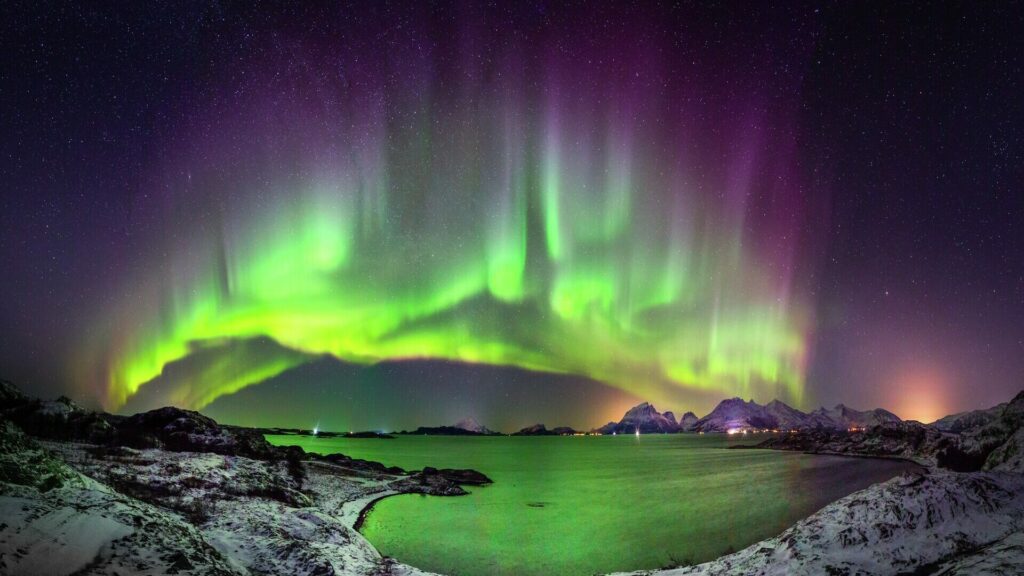 Nordlys på Helgelandskysten en vinterdag