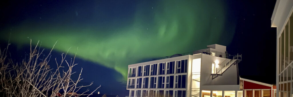 Nordlys over Lovund Hotell