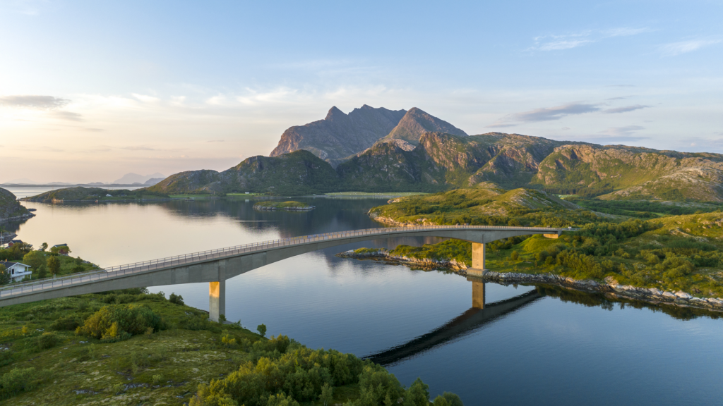 Dønnamannen sett fra Herøy