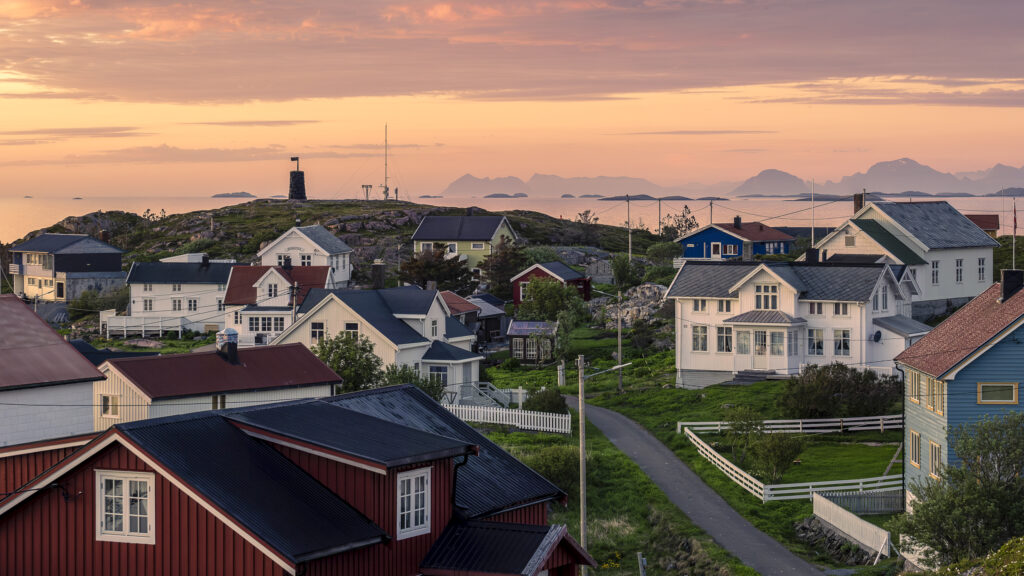 Sen sommerkveld på øya Myken