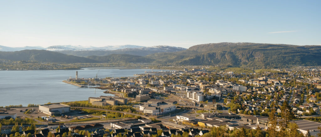 Mo i Rana sett fra hoppbakkene i Fageråsen