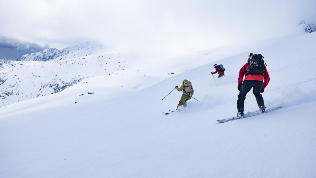 Gruppe på guidet topptur en fin vårdag