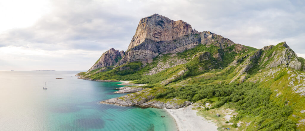 Kveldssola på Rødøyløva en fin sommerkveld