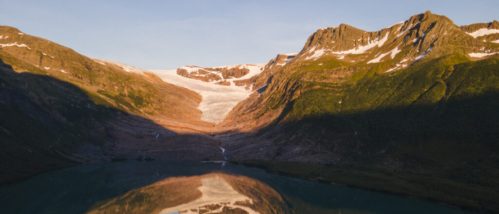 Kveldssola på Engabreen en fin sommernatt